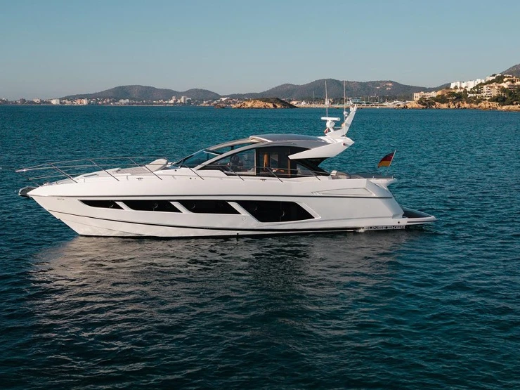 Pronájem lodi Antibes lákavé ceny Predator 57