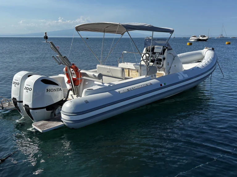 Pronájem Polotuhá loď Joker Boat s licencí