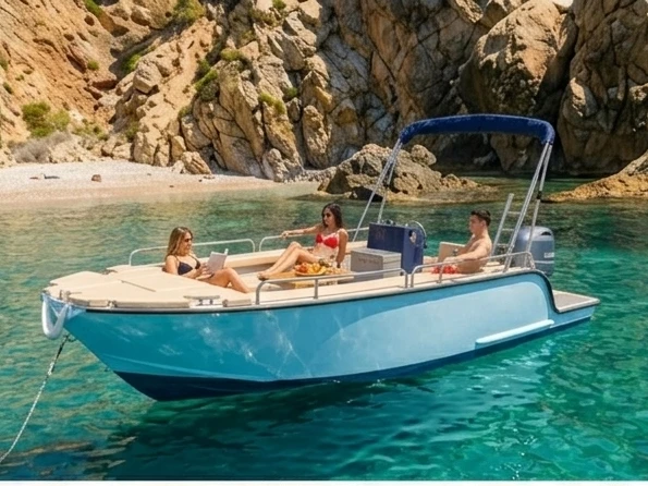 Pronajmout si Moggaro Open 6'50 v Real Club Nautico Denia