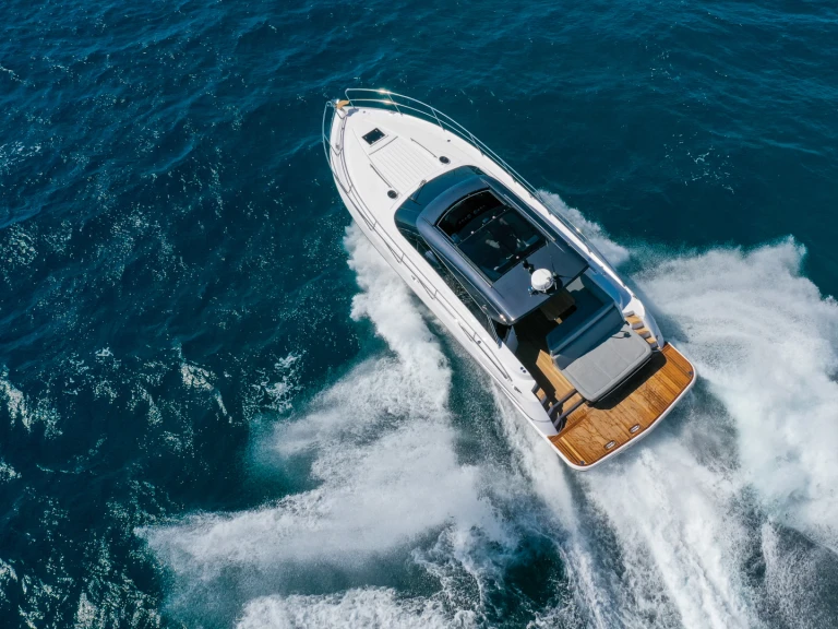 Pronájem lodi Saint-Tropez lákavé ceny Power 44