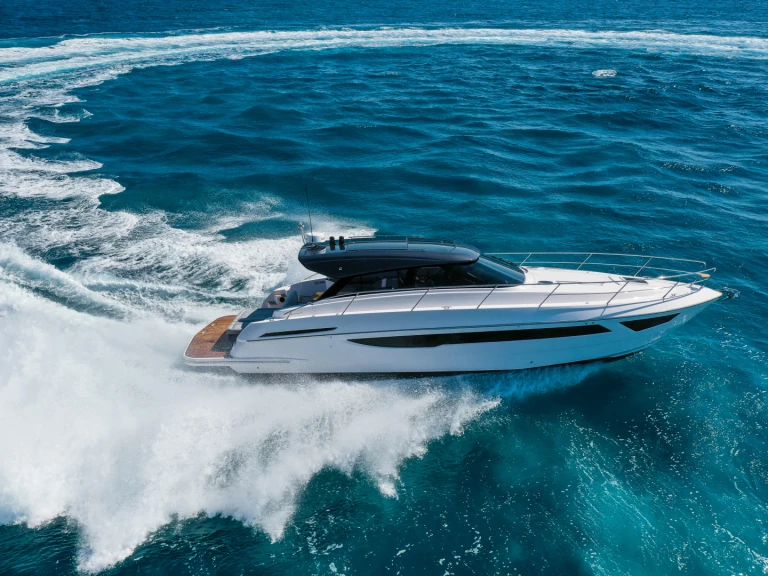 Pronájem lodi Focus Power 44 v Saint-Tropez na Samboatu