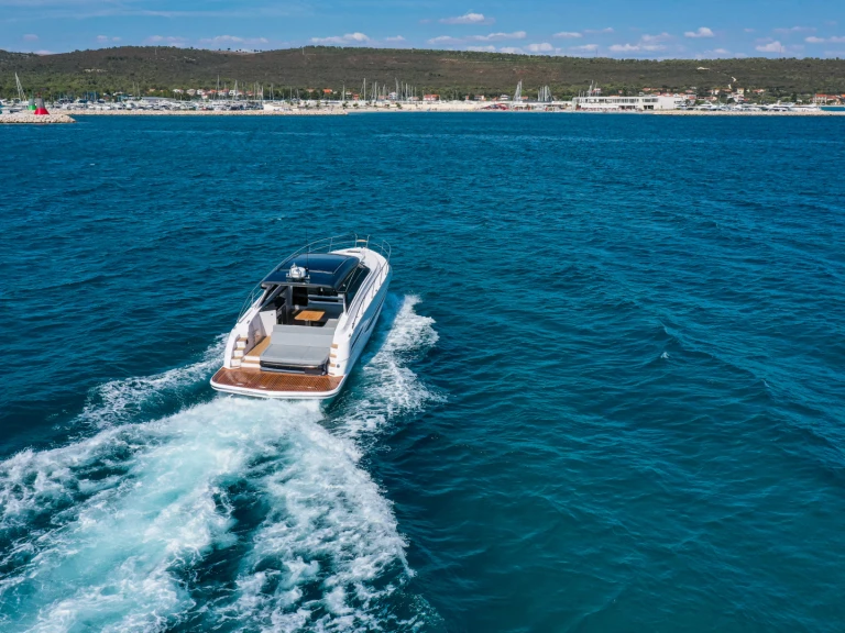 Pronajmout Motorová loď se skipperem či ne Focus v Saint-Tropez