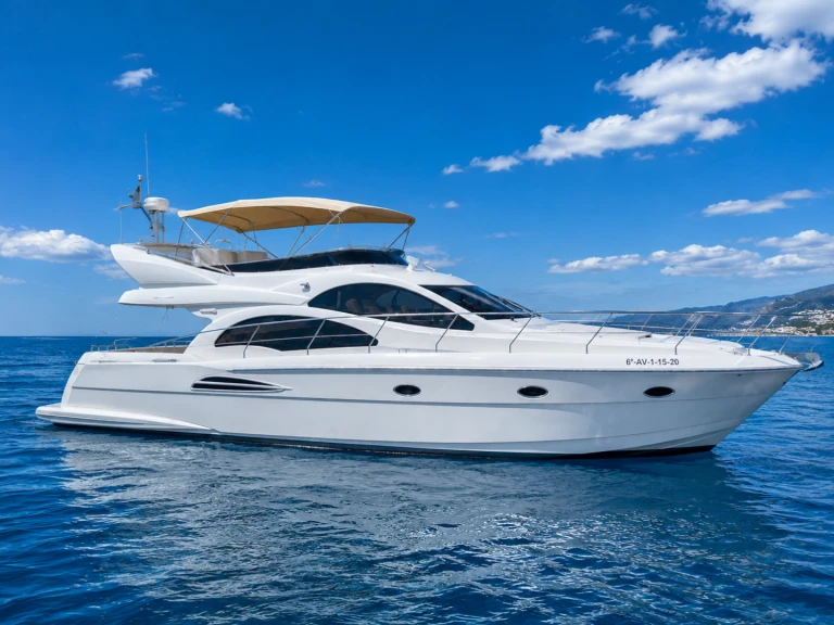 Pronájem lodi Puerto Banús lákavé ceny Astondoa 44 Fly