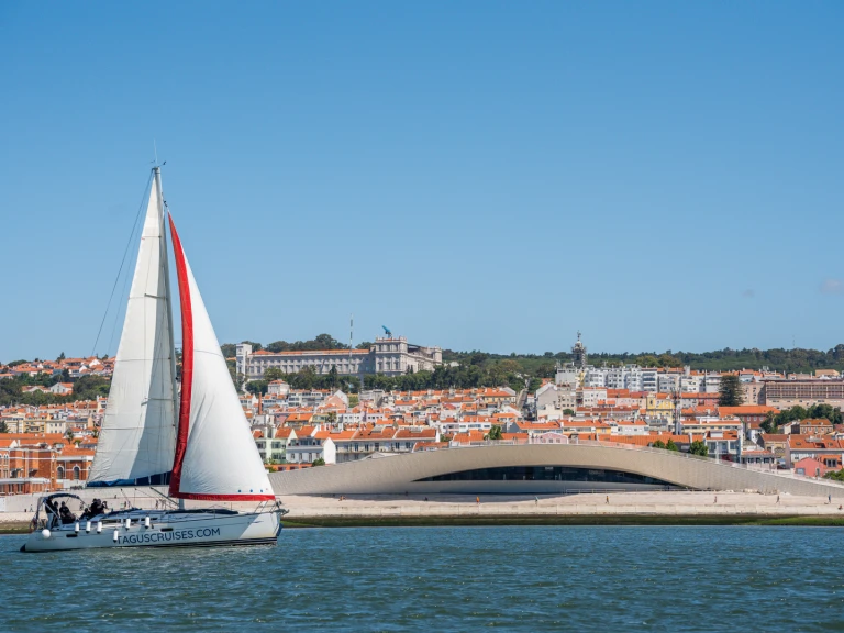 Pronájem lodi Lisabon lákavé ceny Sun Odyssey 42.1