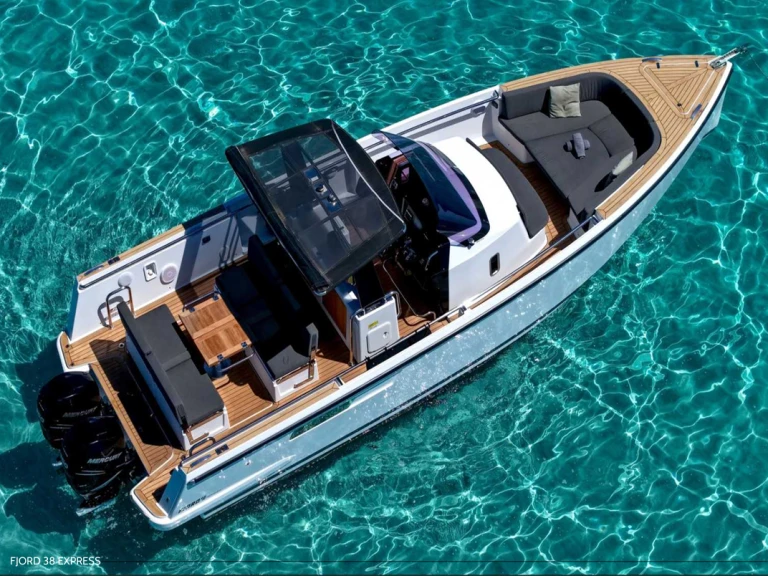 Pronajmout Motorová loď se skipperem či ne Fjord v Ibiza Town