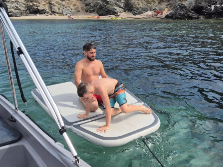 Pronájem lodi Fun Yak SECU 15 v Six-Fours-les-Plages na Samboatu