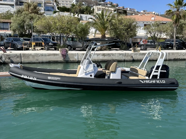 Polotuhá loď k pronájmu v Sitges za nejlepší cenu