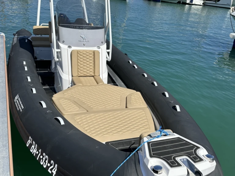 Highfield Highfield Sport 700 jednotlivci a charterové společnosti v Sitges