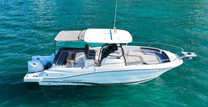 Pronájem lodi Jeanneau Cap Camarat 9.0 CC v Sitges na Samboatu