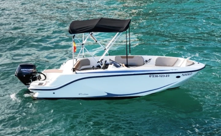 Quicksilver 475 Axess jednotlivci a charterové společnosti v Sitges
