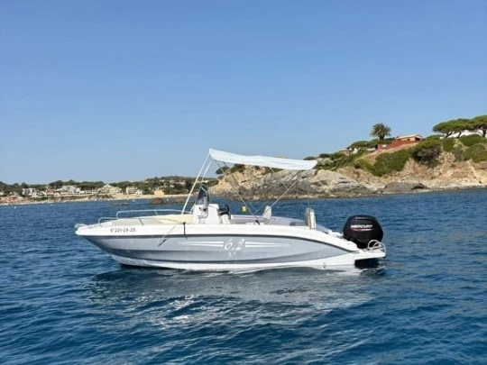 Pronájem Motorová loď Marine s licencí