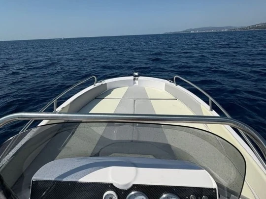 Motorová loď k pronájmu v Port de Palamós za nejlepší cenu