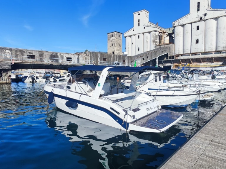 Pronajmout Motorová loď se skipperem či ne Mano Marine v Castellammare di Stabia