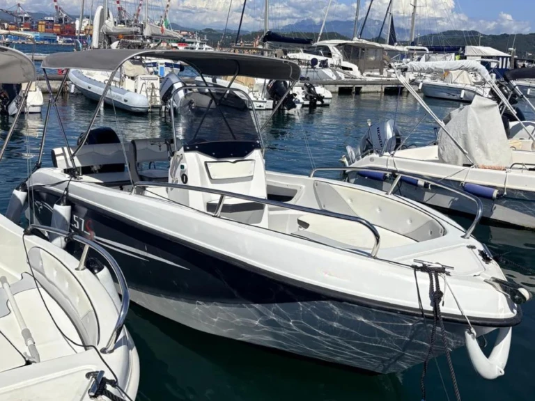 Pronajmout Motorová loď se skipperem či ne Trimarchi v La Spezia