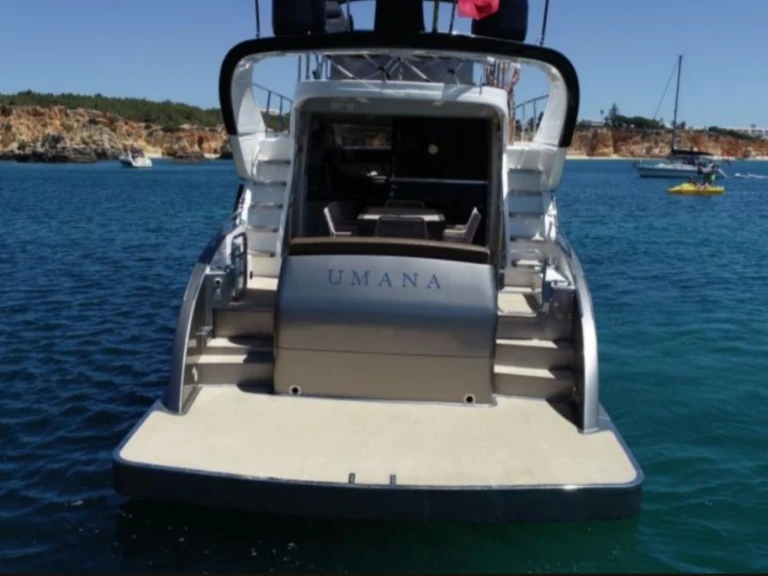 Motorová loď k pronájmu v Villefranche-sur-Mer za nejlepší cenu