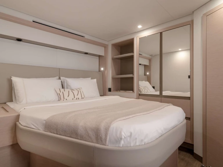 Fountaine Pajot Fountaine Pajot Power 80 (6 cab) jednotlivci a charterové společnosti v Alimos