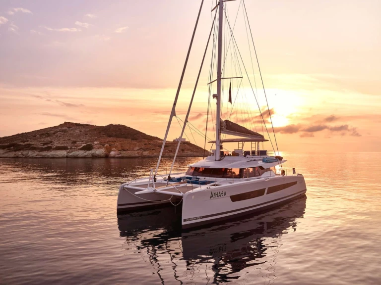 Pronajmout si Fountaine Pajot Fountaine Pajot Alegria 67 (5 cab) v Nea Peramos
