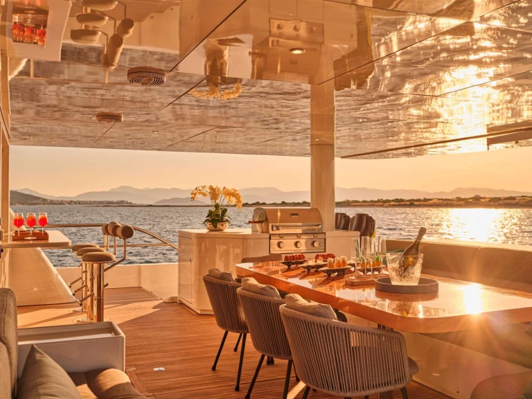 Pronajmout si  Pachoud 80 v Piraeus