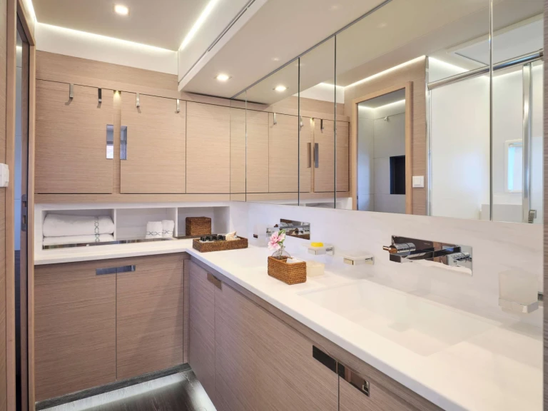 Pronajmout si Fountaine Pajot Fountaine Pajot Alegria 67 (4 cab) v Piraeus