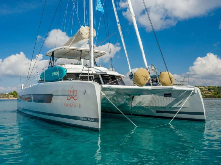 Pronajmout si Fountaine Pajot Fountaine Pajot Samana 59 (4 cab) v Piraeus
