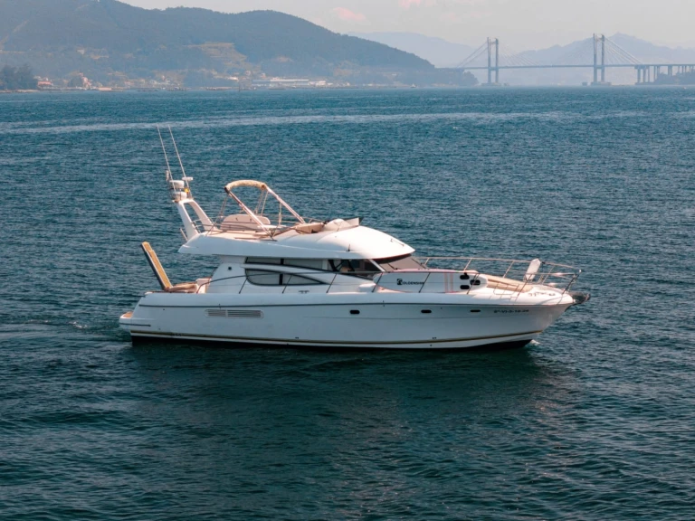 Jeanneau Prestige 460 Fly jednotlivci a charterové společnosti v Vigo