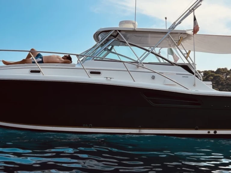 Pursuit 3400 jednotlivci a charterové společnosti v Marseille