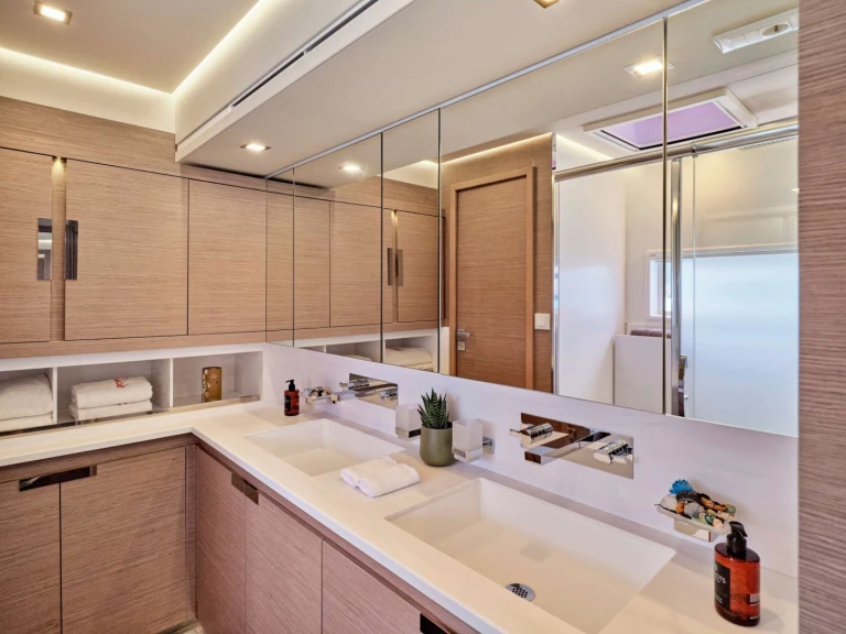Fountaine Pajot Fountaine Pajot Alegria 67 (4 cab) jednotlivci a charterové společnosti v Nea Peramos