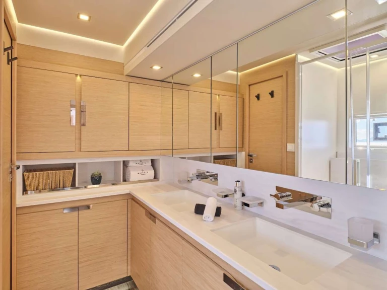 Pronajmout Jachta se skipperem či ne Fountaine Pajot v Nea Peramos