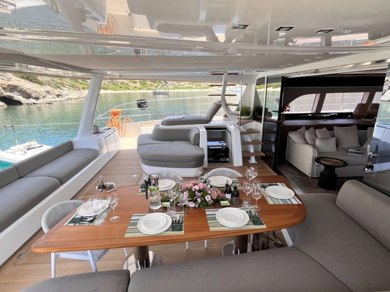 Pronájem Jachta v Kallithéa -Lagoon Lagoon Seventy 8 (3 cab)