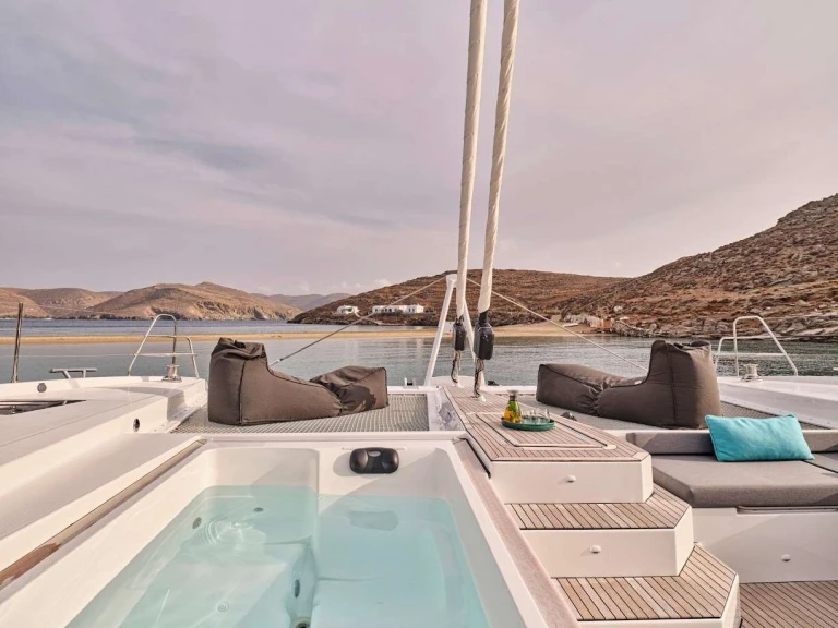 Pronájem Katamarán v Nea Peramos -Fountaine Pajot Fountaine Pajot Alegria 67 (5 cab)