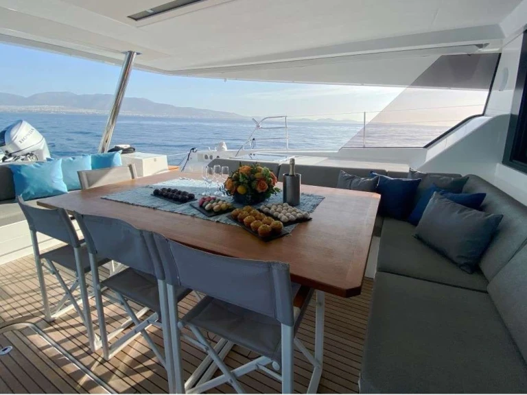 Pronajmout si Fountaine Pajot Fountaine Pajot Samana 59 (5 cab) v Alimos