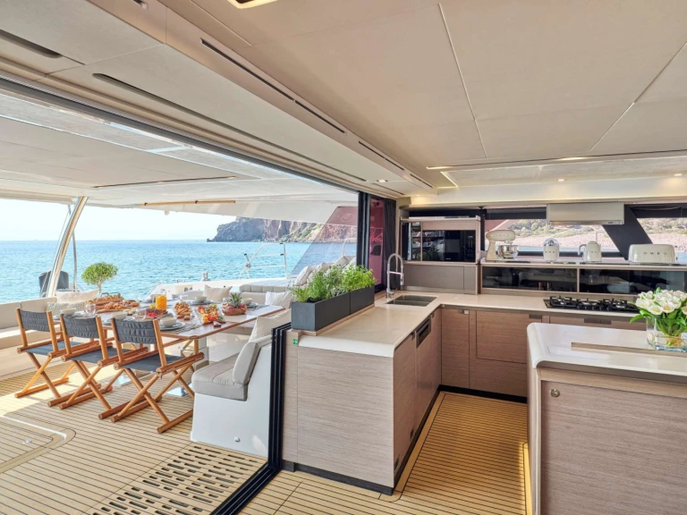 Pronájem lodi Fountaine Pajot Fountaine Pajot Alegria 67 (4 cab) v Nea Peramos na Samboatu