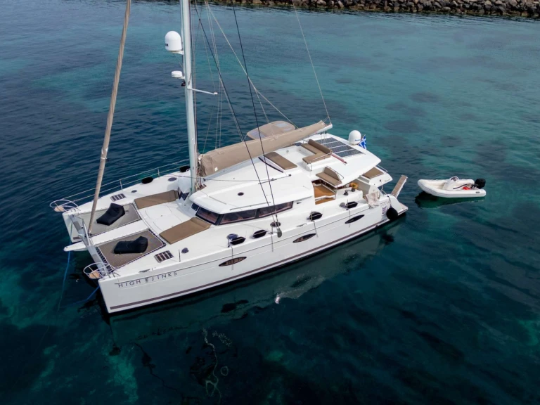 Pronajmout si Fountaine Pajot Fountaine Pajot Sanya 57 (4 cab) v Alimos