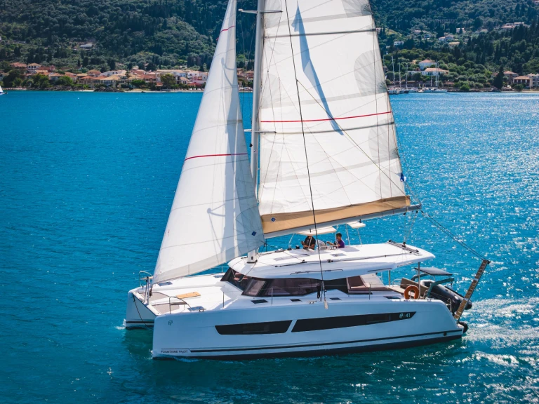 Fountaine Pajot FP 41 jednotlivci a charterové společnosti v Fiskárdo