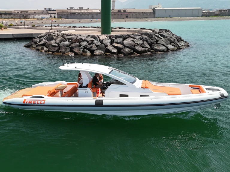 Pronajmout Motorová loď se skipperem či ne Pirelli v Castellammare di Stabia