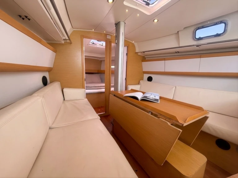 Pronájem lodi Bénéteau First 35 v Pula na Samboatu