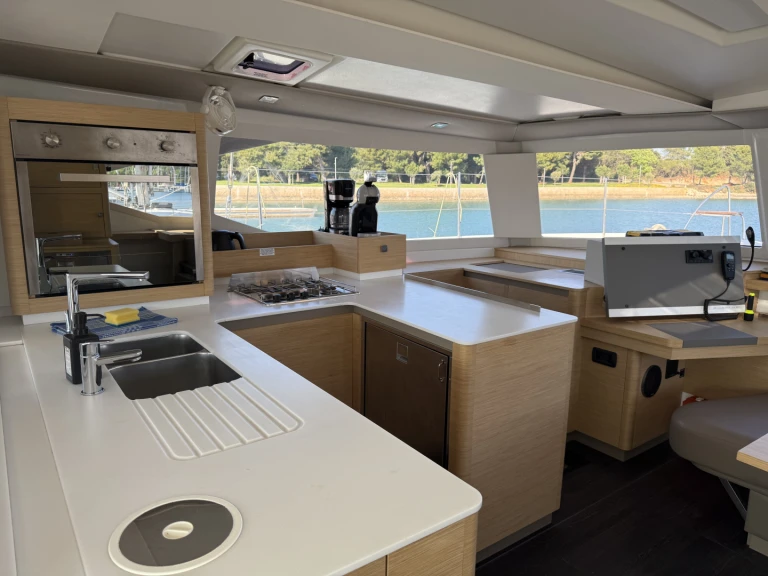 Pronajmout Katamarán se skipperem či ne Fountaine Pajot v Pula