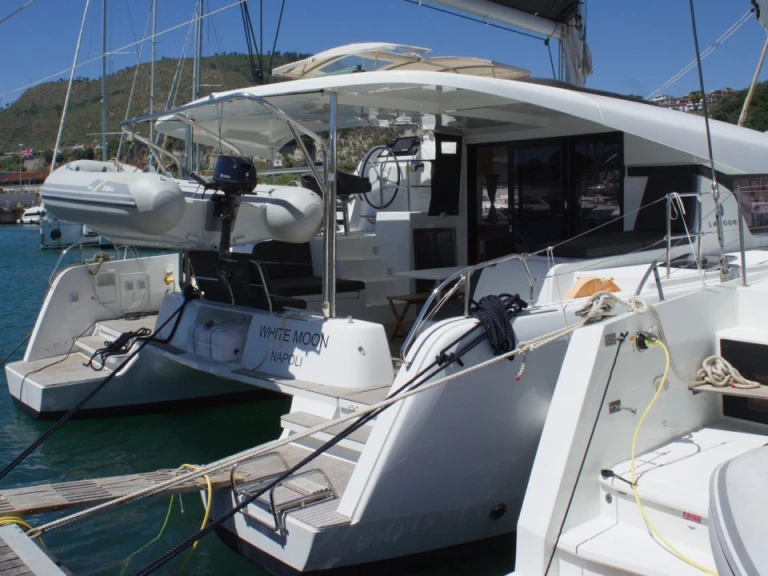 Pronajmout Katamarán se skipperem či ne Lagoon v Pozzuoli