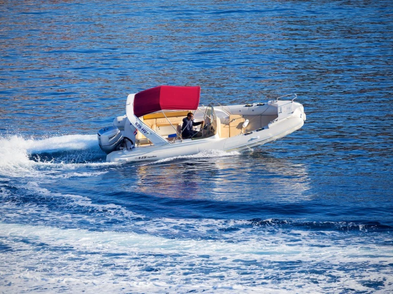 Pronajmout Polotuhá loď se skipperem či ne Inmark-Marine v Hvar 