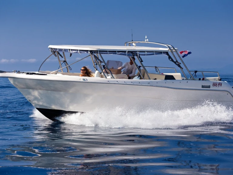 Pronajmout si Aqua-Sport Enzo 35 v Hvar 