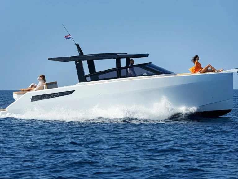 Pronajmout Motorová loď se skipperem či ne Custom Made v Hvar 