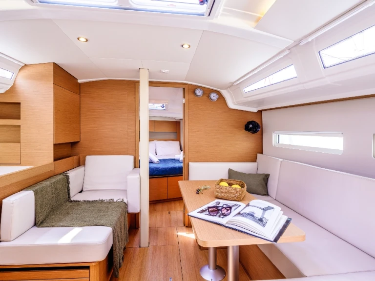 Jeanneau Sun Odyssey 410 jednotlivci a charterové společnosti v Lavrio