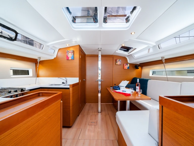 Jeanneau Sun Odyssey 440 jednotlivci a charterové společnosti v Rhodos