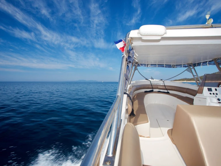 Aqua-Sport Enzo 35 jednotlivci a charterové společnosti v Hvar 