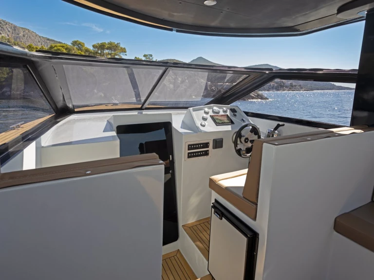 Pronájem lodi Custom Made XP 38 v Hvar  na Samboatu