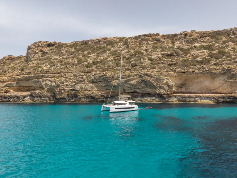 Bali Bali 4.4 jednotlivci a charterové společnosti v Ibiza Town