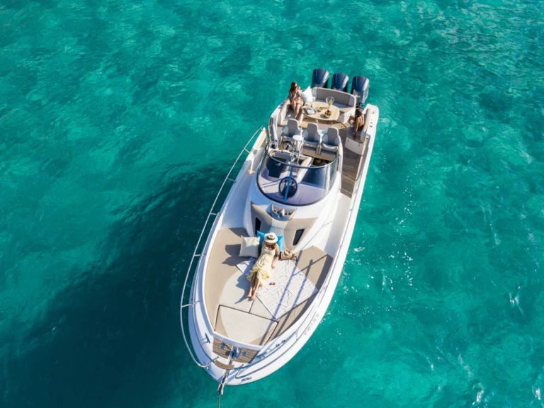 Sessa Marine Key Largo 36 jednotlivci a charterové společnosti v Ibiza Town