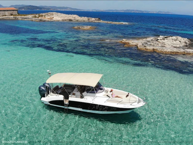 Pronajmout Motorová loď se skipperem či ne Sessa Marine v Ibiza Town