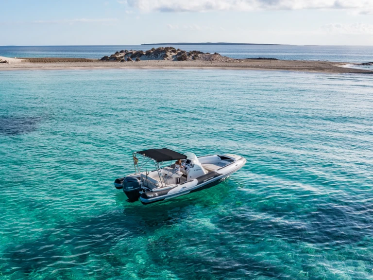 Zodiac Sea Hawk 800 jednotlivci a charterové společnosti v Ibiza Town
