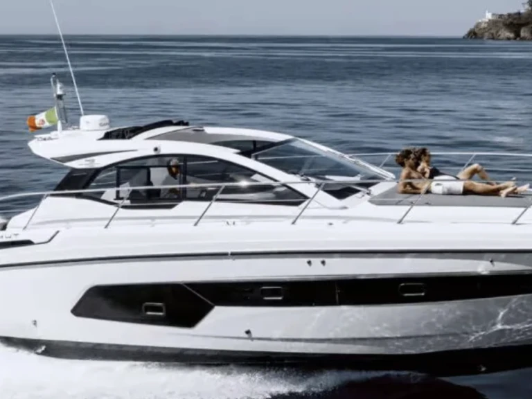 Pronajmout si Azimut Atlantis 44 v Monako